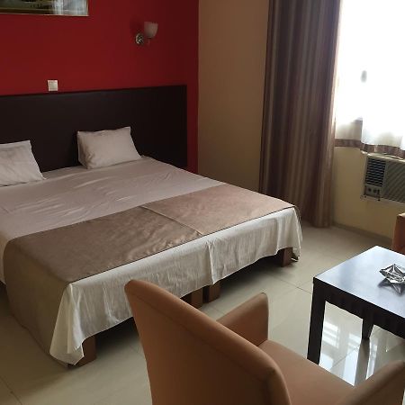 White Palace Hotel Antananarivo Buitenkant foto