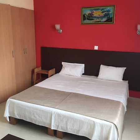 White Palace Hotel Antananarivo Buitenkant foto