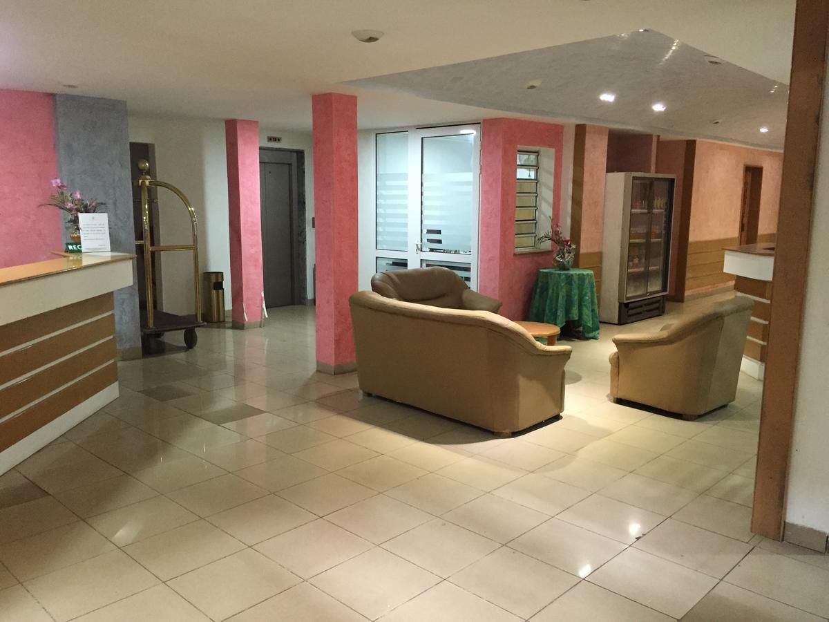 White Palace Hotel Antananarivo Buitenkant foto