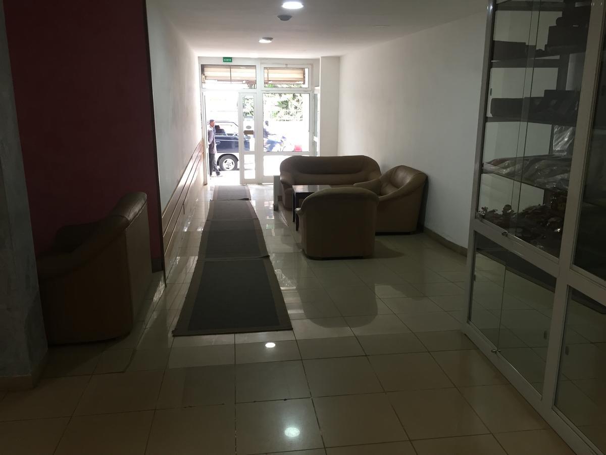 White Palace Hotel Antananarivo Buitenkant foto