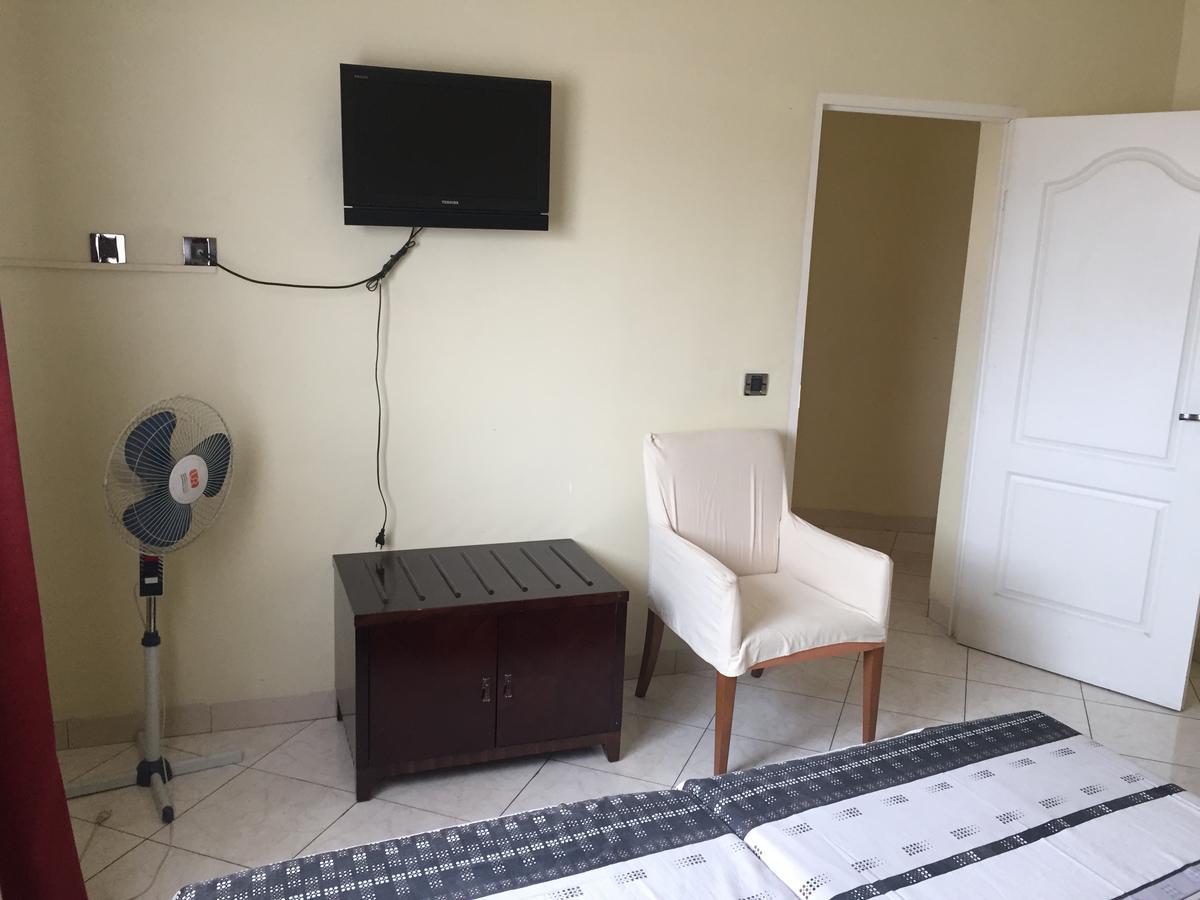 White Palace Hotel Antananarivo Buitenkant foto