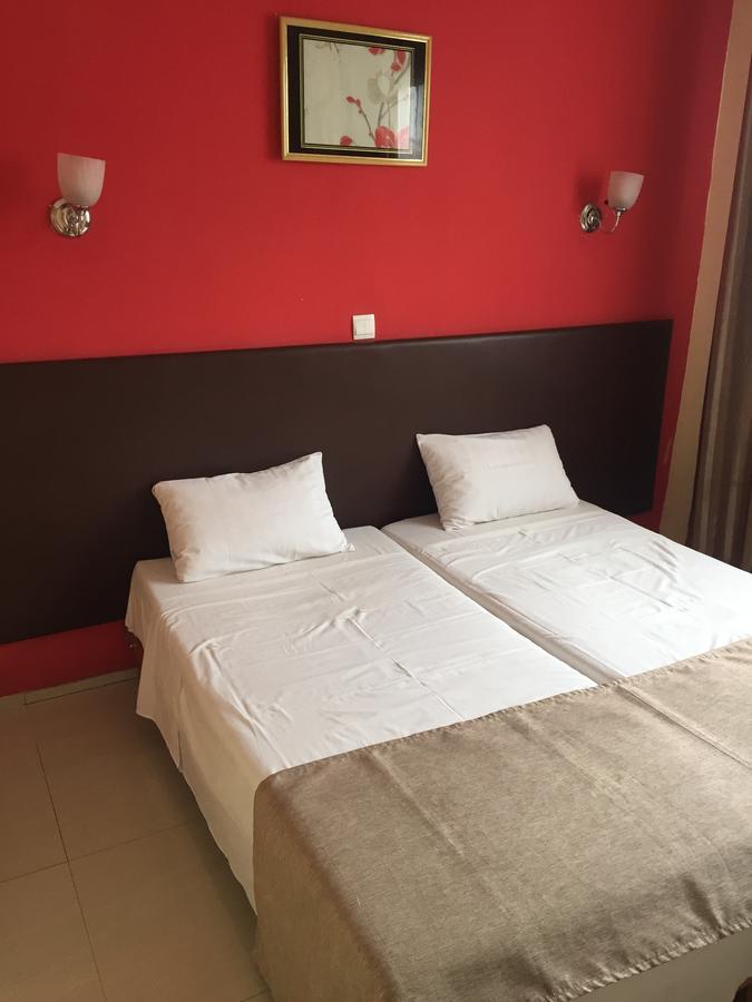 White Palace Hotel Antananarivo Buitenkant foto