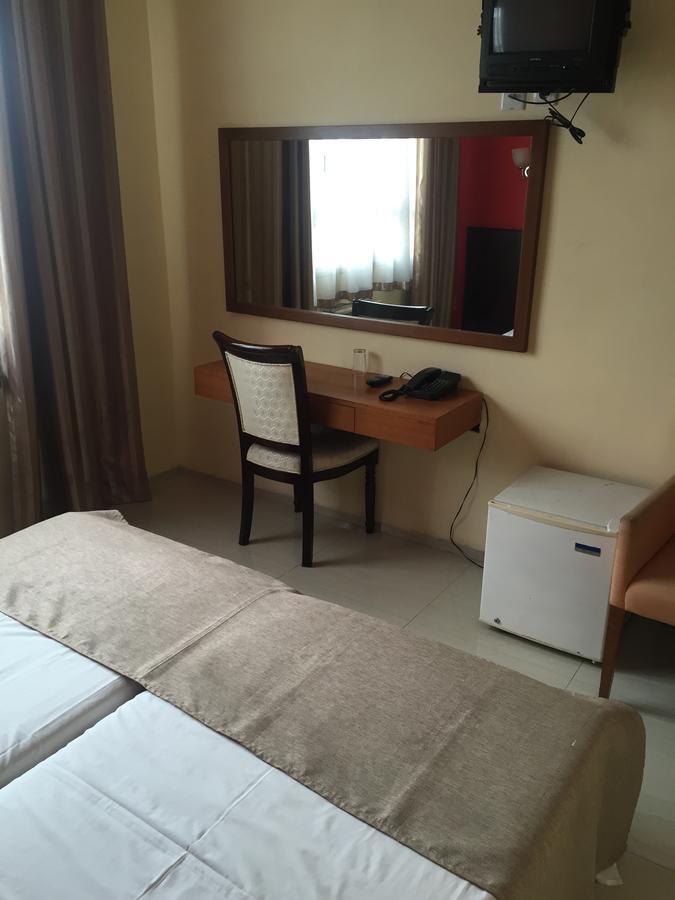 White Palace Hotel Antananarivo Buitenkant foto